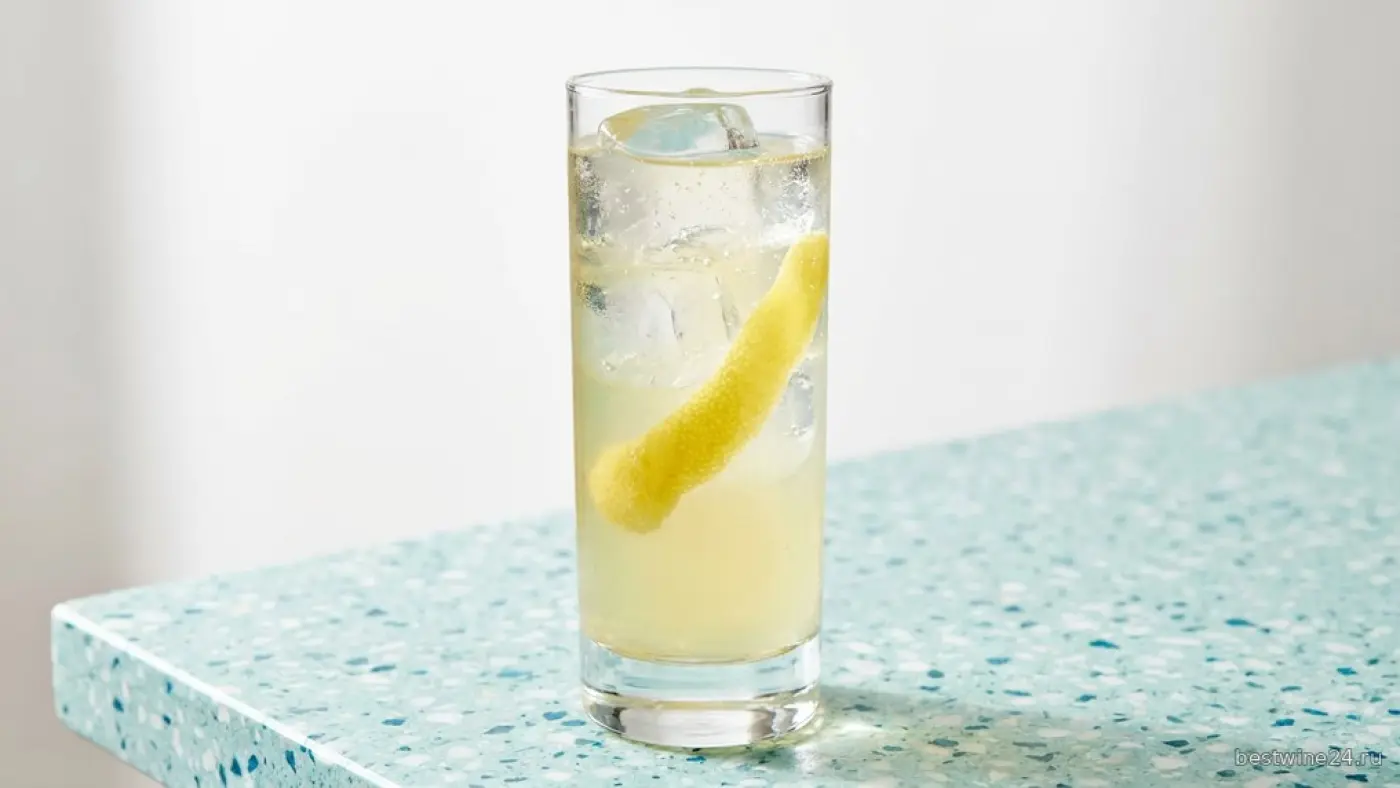 Подача коктейля Tequila Collins. Иллюстрация.