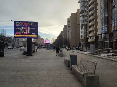После выхода из метро идите прямо.
