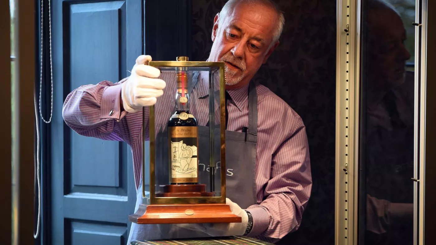 Самый дорогой виски в мире — The Macallan "The Intrepid" более 1 миллиона долларов.