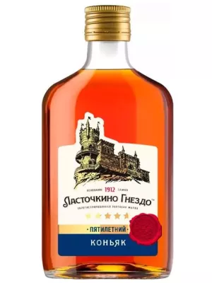 Коньяк Ласточкино Гнездо 5-летний 0.5 л
