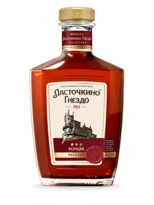 Коньяк Ласточкино Гнездо 3-летний 0.5 л
