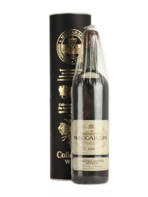 Вино Массандра, Коллекционное вино Столовое красное Алушта, в тубе 2005, 0.75 л