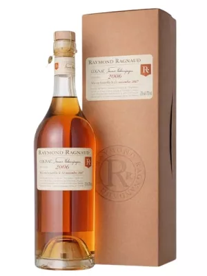 Коньяк Raymond Ragnaud, Grand Champagne 1er Cru Millesime, gift box 2006 0.7 л