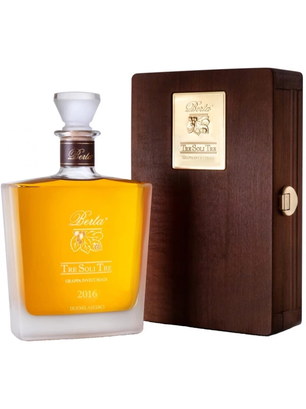Grappa Tre Soli Tre, wooden box