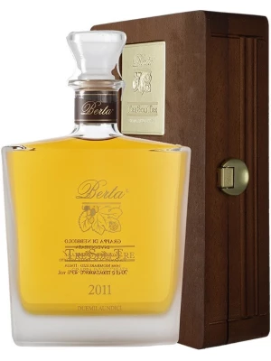 Граппа Grappa Tre Soli Tre, 2011, gift box 0.7 л