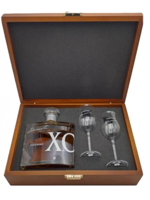 Коньяк Lheraud, Eugenie XO, wooden box with 2 glasses 0.7 л