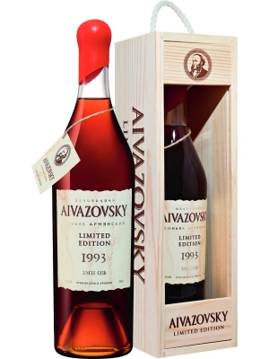 Коньяк Айвазовский Лимитед Эдишн, в деревянной коробке 1993 0.7 л