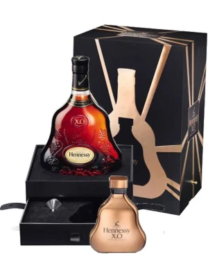 Коньяк Hennessy X.O., gift box with flask 0.7 л