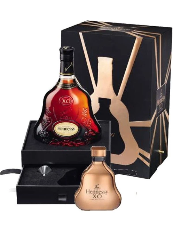 Hennessy X.O., gift box with flask