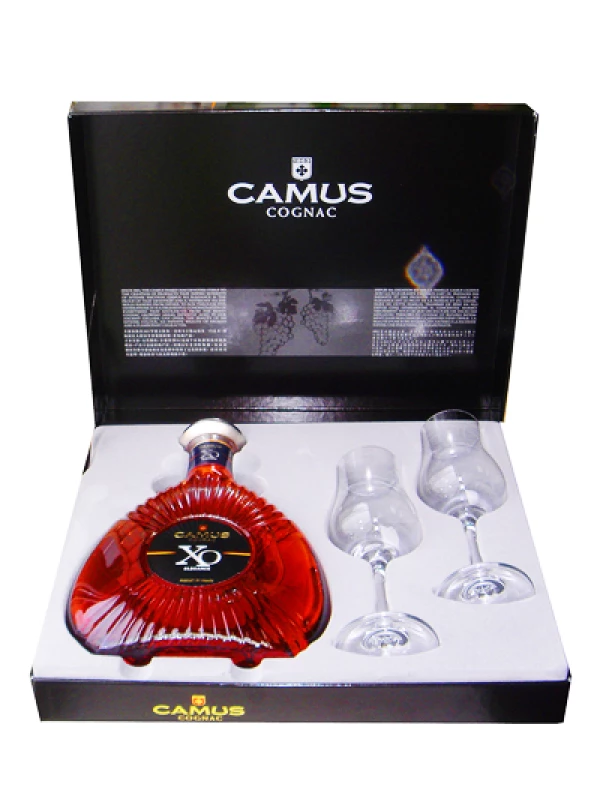 Camus XO Elegance в подарочной упаковке с двумя стаканами