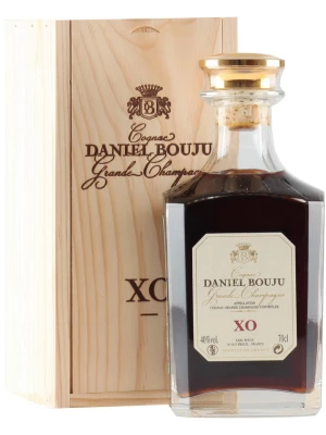 Коньяк Daniel Bouju, XO, carafe & wooden box 0.7 л