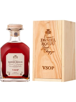 Коньяк Daniel Bouju, VSOP, carafe & wooden box 0.7 л