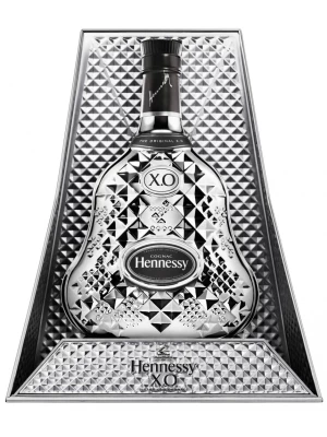 Коньяк Hennessy X.O Exclusive with gift box 0.7 л