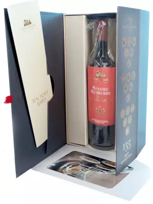 Ликерное вино Мускатное Фестивальное Розовое, в подарочной коробке 2001, 0.75 л