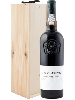 Портвейн Taylor's Vintage Port, wooden box 2018 0.75 л