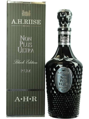 Ром A.H. Riise Non Plus Ultra, Black Edition, gift box 0.7 л