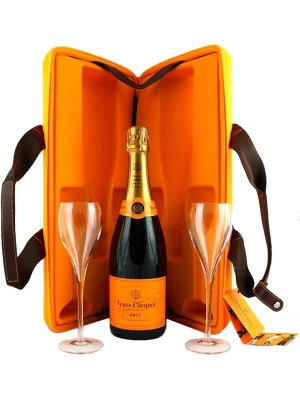 Veuve Clicquot, Brut, box Traveller with two glasses 0.75 л