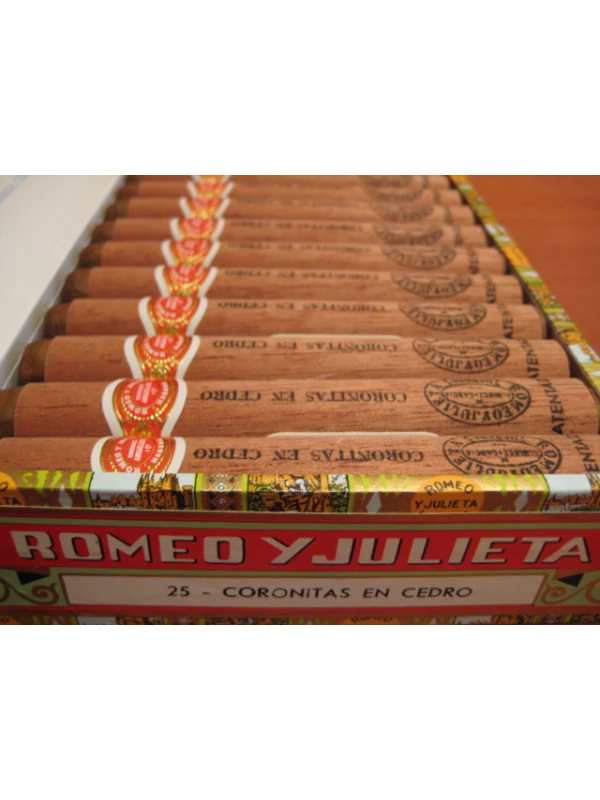 Romeo y Julieta Coronitas en Cedro