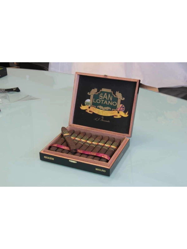 San Lotano Oval Maduro Torpedo