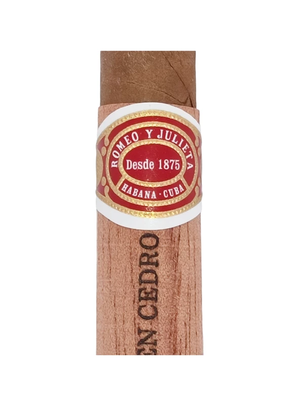 Romeo y Julieta Coronitas en Cedro