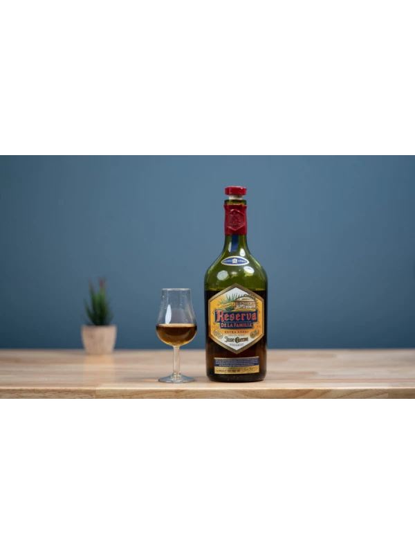 Jose Cuervo, Reserva de la Familia Extra Anejo, wooden box