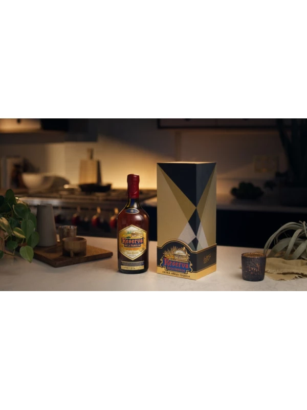 Jose Cuervo, Reserva de la Familia Extra Anejo, wooden box