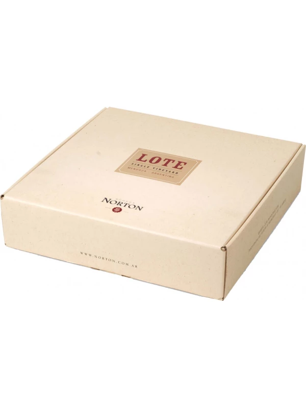 Norton, Lote Agrelo A-119 & Lunlunta L-118 & Finca La Colonia LC-118, gift set of 3 bottles in box