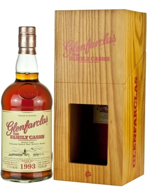 Виски Glenfarclas 1993 Family Casks (57,6%), wooden box 1993 0.7 л