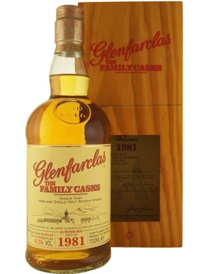 Виски Glenfarclas 1981 Family Casks (43.2%), in wooden box 1981 0.7 л