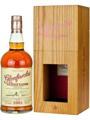 Виски Glenfarclas 2001 Family Casks (56,5%), in wooden box 2001 0.7 л