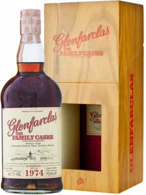 Виски Glenfarclas 1974 Family Casks (42,7%), wooden box 1974 0.7 л
