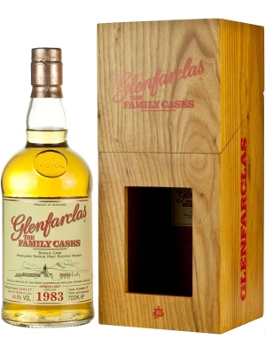 Виски Glenfarclas 1983 Family Casks (44,6%), in wooden box 1983 0.7 л