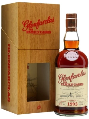 Виски Glenfarclas 1993 Family Casks, in wooden box 1993 0.7 л