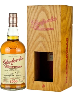 Виски Glenfarclas 2000 Family Casks (56,9%), in wooden box 2000 0.7 л