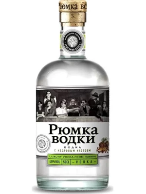 Водка Рюмка Водки с кедровым настоем 0.5 л